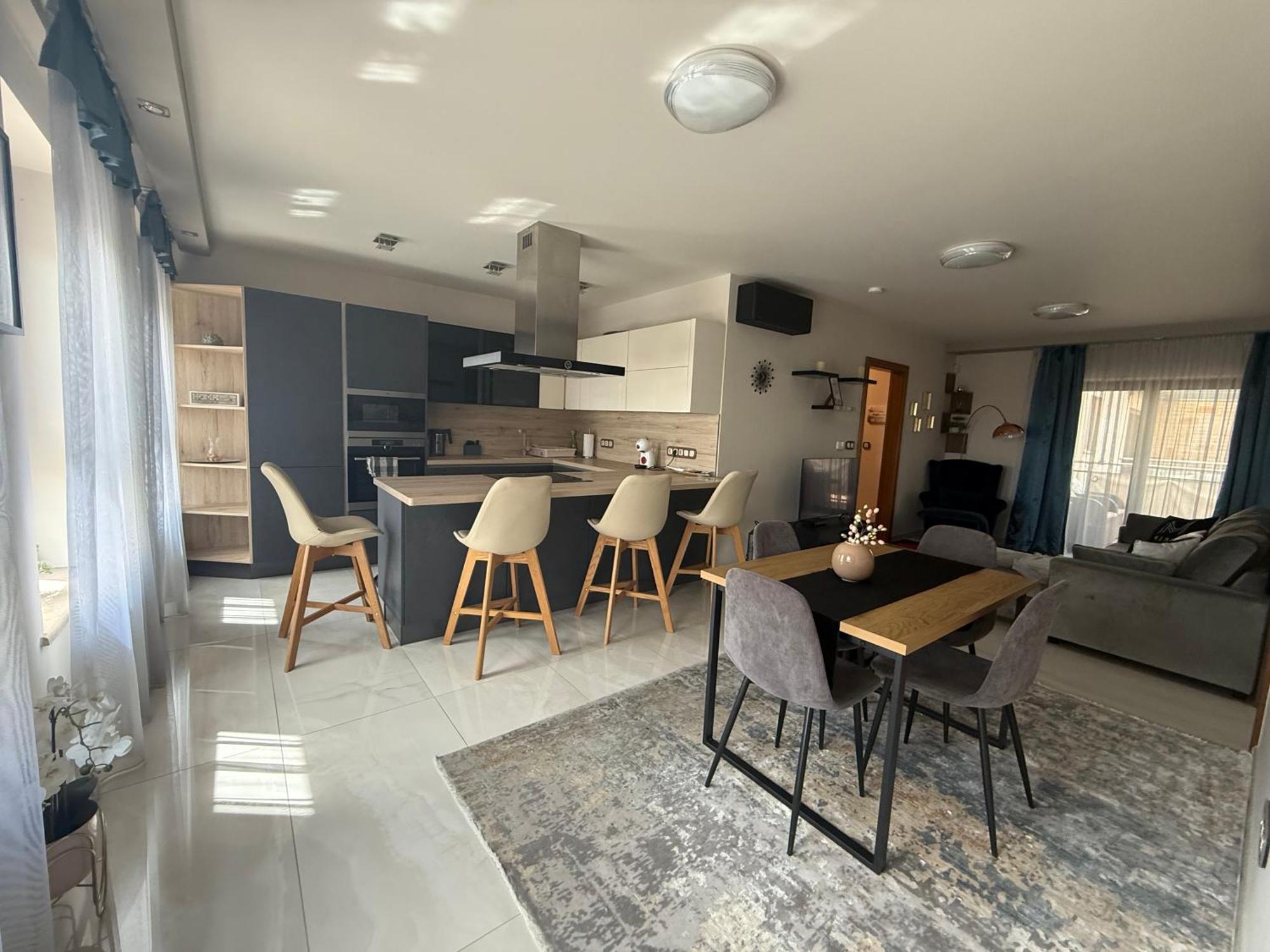 Apartman M18 - Csak Egy Lepes A Toertenelmi Belvaros - Free Parking
